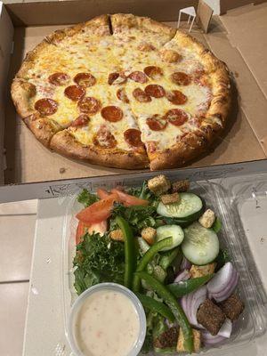 Full House Salad  pizza.  So delicious! Reasonably priced the salad was amazing and the Italian dressing was awesome.!  Thanks!  Wow!!