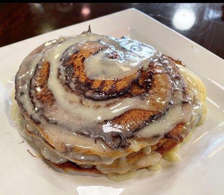 Cinnamon roll pancakes