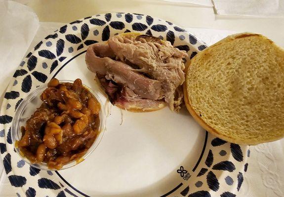 Pulled Pork w/baked beans.