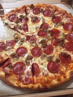 Pepperoni and sausage pizza, very tasty sauce and fresh crust.  Will visit again.