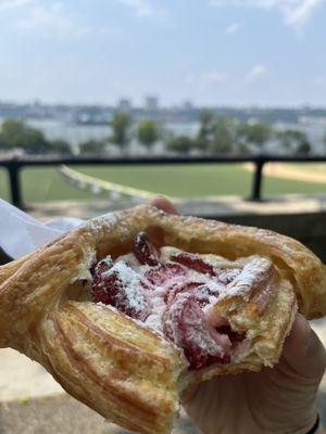 Fresh berry danish (only on fridays, weekends and holidays)