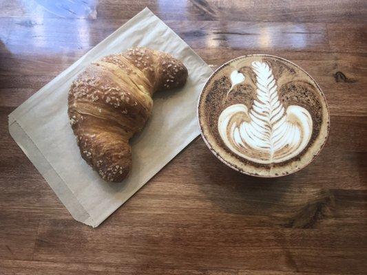 Mocca with Apricot Croissant