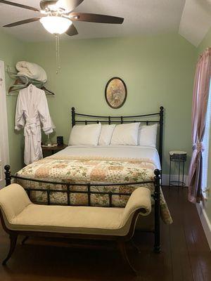 Chestnut Queen Room