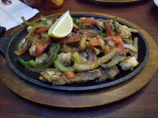 Steak, chicken & shrimp fajita