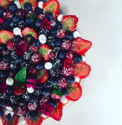 Fruit tart party cake