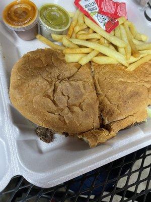 Fajita de barbacoa with a side order of fries