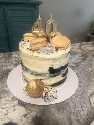 3 layer cake with 6 macarons