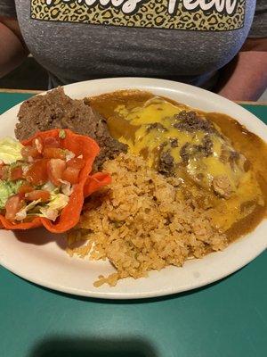 Combo plate (chalupa and hard taco on extra plate).