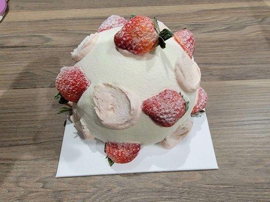 Strawberry Bomb Cake 4 inch