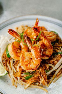 Pad Thai prawns - Traditional Pad Thai with rice noodle , bean sprout, peanut, chive, tamarind sauce