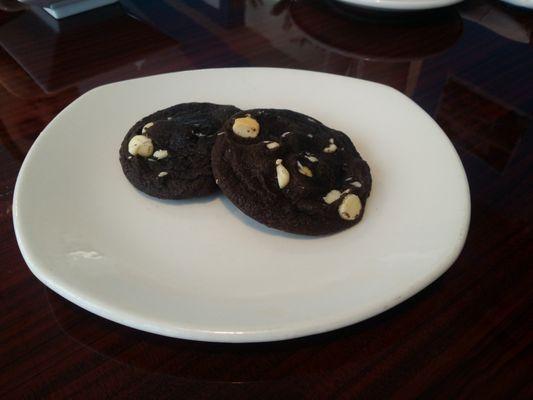 Free cookies while waiting for *breakfast*!