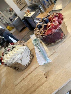 Custom bowls with açaí and banana bases