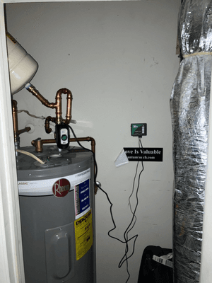 Automatic water shut off valve for a water heater