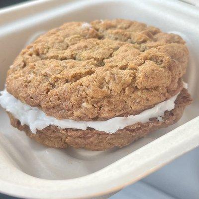 Oatmeal Whoopie Pie