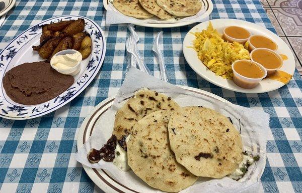 Pupusa De Locoro & Platanos!