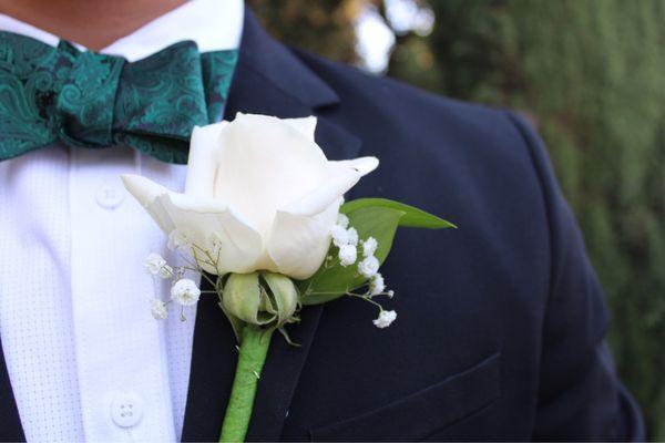 Large beautiful white rose w/greenery, not captured by the pic.