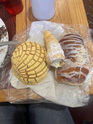 Pan dulce, shoehorn filled with cream, and one that tastes like a danish (recommended by the worker)