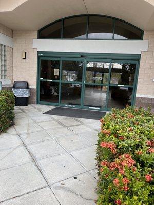 Main entrance to outpatient clinic