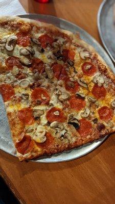 Pep and mushroom pizza