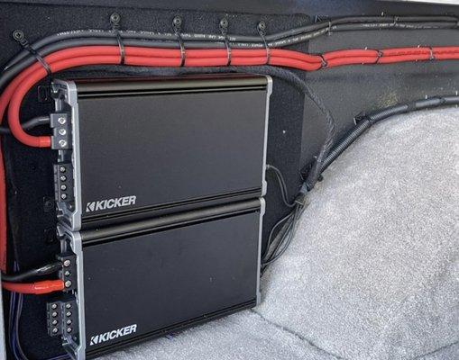 KICKER 4 CHANNEL KICKER 2 CHANNEL FULL SKY-HIGH CAR AUDIO WIRES, ALONG WITH 8 6X9S ALPINE 73BT AND 2 12S