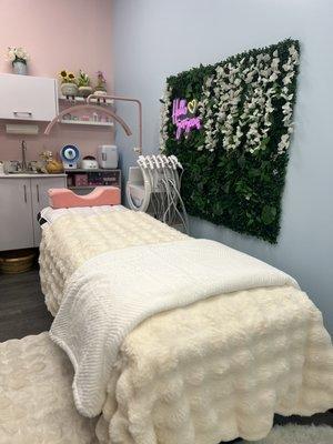 Treatment room for head spa, facial, and lash extension services.