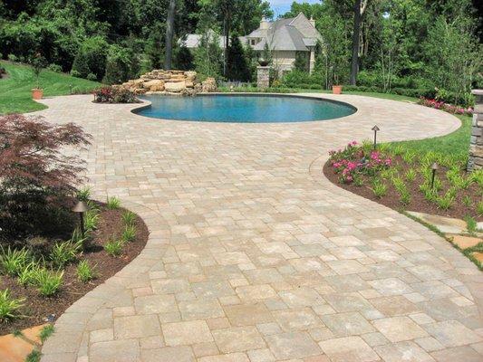 Pavers & edgers in all types, sizes and colors. Select from several manufacturers.