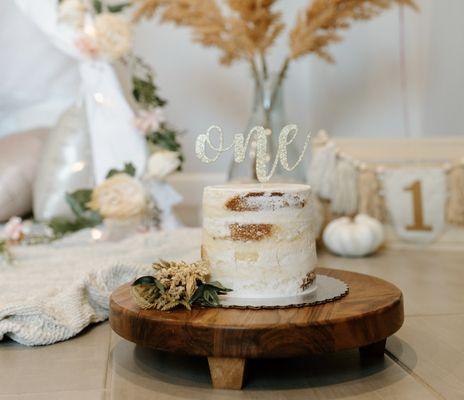 Cake smash for my 1 yr old. I added the topper and decorations. Photography by alyse.Jean photography.