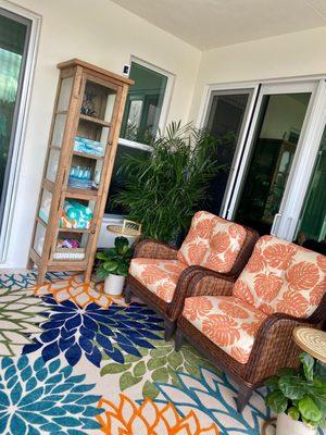 Beautiful storage cabinet delivered in time for Christmas. Turned our lanai into a Polynesian paradise.