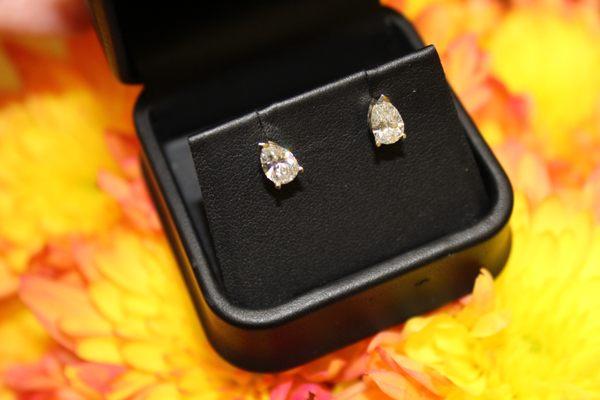 gorgeous pear shaped diamond studs