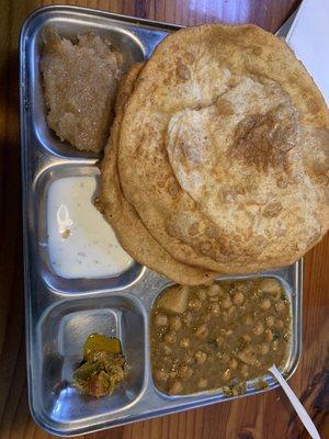 Halwa Puri & Aloo Chana