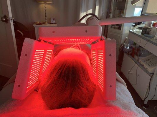 Red/ infrared facial for anti aging