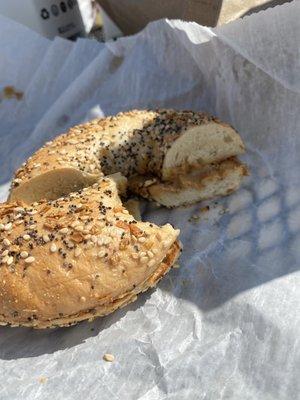 bagel with peanut butter