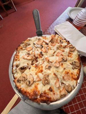 Chicken , onion , mushroom Pizza with Alfredo sauce