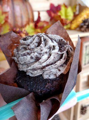 Orea cupcake scrumptious! Cakes by Felicia located in Folklores!