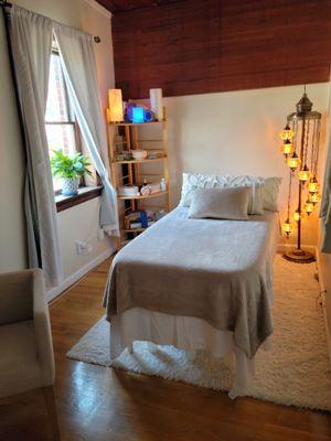 Soothing Reiki for relaxation and healing of mind, body and spirit.