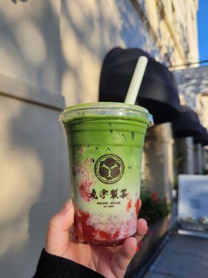 strawberry matcha latte (medium)