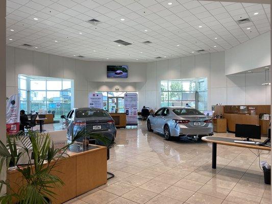 Toyota 101's showroom..great and comfortable place to buy a car!