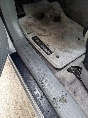 technician put mud all over my floor mat, no paper shop floor mat used...