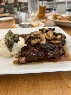 Ribeye medium rare, mashed potatoes, asparagus and mushrooms