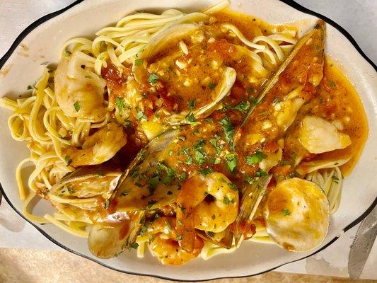 Seafood with linguini