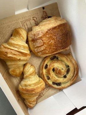 Croissants, pain au chocolate, pain au raisin