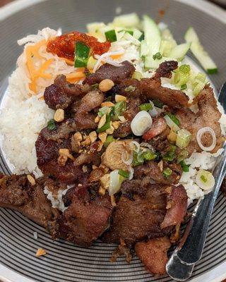 Cơm TấM ThịT NướNg Bì Grilled marinated pork and shredded pork on broken rice.