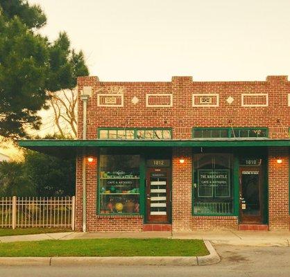 The Marcantile Café & Antiques - Parking and Patio in the Back