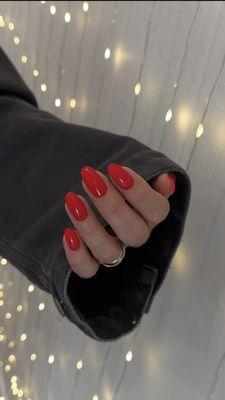 A hard gel overlay on natural nails+red gel polish. Includes: removing the old material, E-file dry manicure, nail shaping, cuticle cutting.