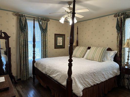 Beautiful rooms with antique furnishes fit perfectly with the history and setting of Jonesborough.