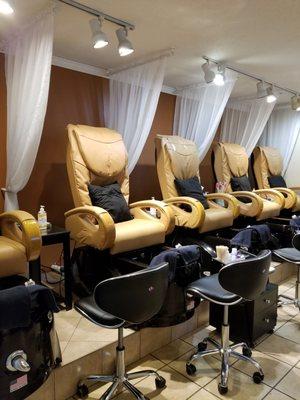 5 pedicure chairs~