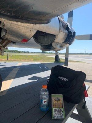 Quick lunch under the DC-7 courtesy of Epics snack bar.