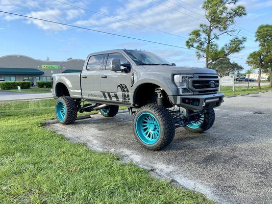 Wide Body Ford F250 on Air