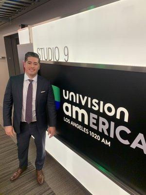 Abogado Joel Garcia en los estudios de Univision. Attorney Joel Garcia at Univision studios.