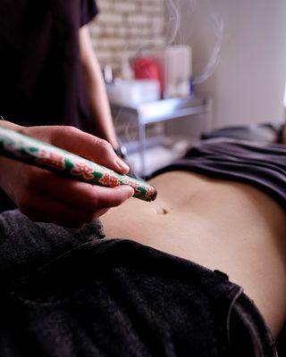 Painful period relief moxibustion technique